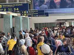 Cerita Pekerja Naik Kereta Mudik Nataru Lebih Awal demi Hindari Kepadatan