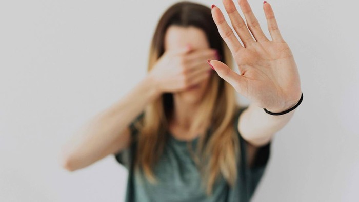Stop membandingkan diri. Sikap ini akan membentuk rasa mudah insecure apabila tertinggal dari pencapaian orang lain./ Foto: pexels.com/ Karola G