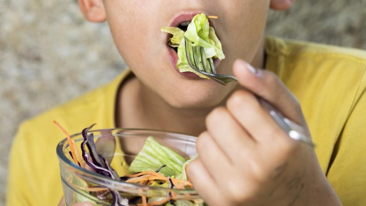 Suka Makan Selada&comma; Bocah Ini Terkena Wabah E&period; Coli hingga Dirawat di RS