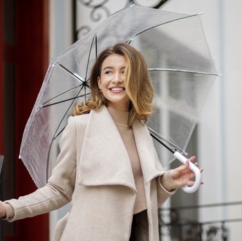 10 Tips Liburan Tetap Asyik dan Menyenangkan di Tengah Musim Hujan