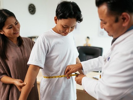 Ukuran Lingkar Perut Normal Anak Berdasarkan Usia dari 2-18 Tahun