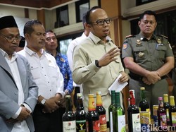 Satpol PP Bongkar Gudang Miras Jelang Tahun Baru di Tasikmalaya