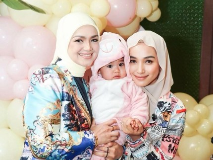 5 Potret Aghnia Anak Ketiga Tya Arifin di Usia 1 Tahun, Ada Momen Bareng Sang Nenek Siti Nurhaliza