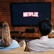 8 Rekomendasi Tontonan Netfix yang Seru untuk Nobar di Malam Tahun Baru