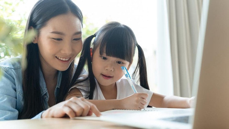 Apakah Anak yang Lahir dari Orang Tua Pintar Jadi Lebih Cerdas&quest;