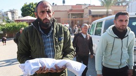 FOTO: Bayi di Gaza Meninggal Kedinginan di Tenda Pengungsian