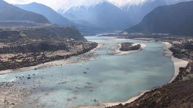 China membangun sebuah bendungan raksasa di Sungai Yarlung Zangbo di wilayah Tibet yang menjadi salah satu infrastruktur terbesar di dunia.