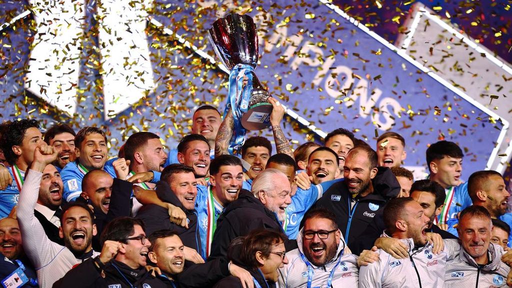 FOTO: Piala Super Italia Milik Napoli