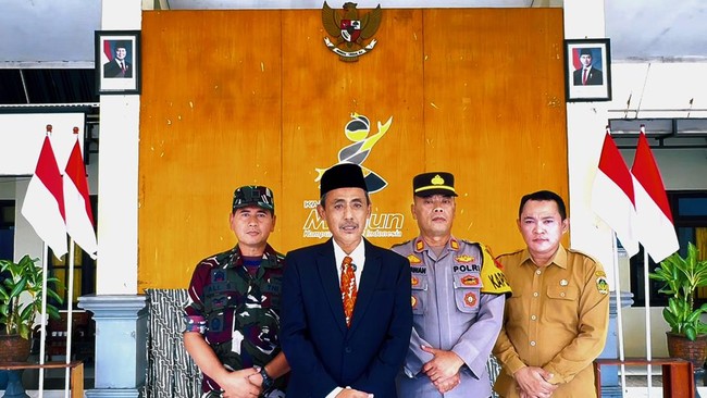 Camat Madiun meminta maaf setelah membubarkan diskusi buku "Reset Indonesia". Dia menjelaskan alasan melakukan hal itu.