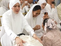 Detik-detik Al Ghazali Lewati Mulan Jameela Saat Sungkem di Acara Gender Reveal