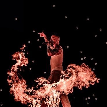 Konser 7 Jam Tanpa Henti, J Balvin Nyaris Tewas di Atas Panggung