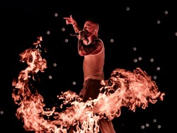 Konser 7 Jam Tanpa Henti, J Balvin Nyaris Tewas di Atas Panggung