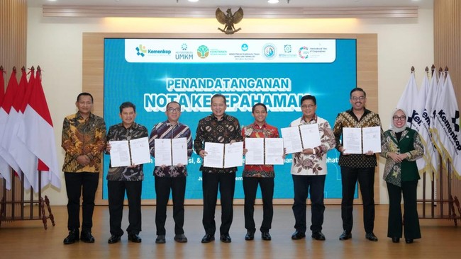 Kementerian Transmigrasi dan Kemenkop jalin sinergi untuk tingkatkan ekonomi di kawasan transmigrasi melalui penguatan koperasi.