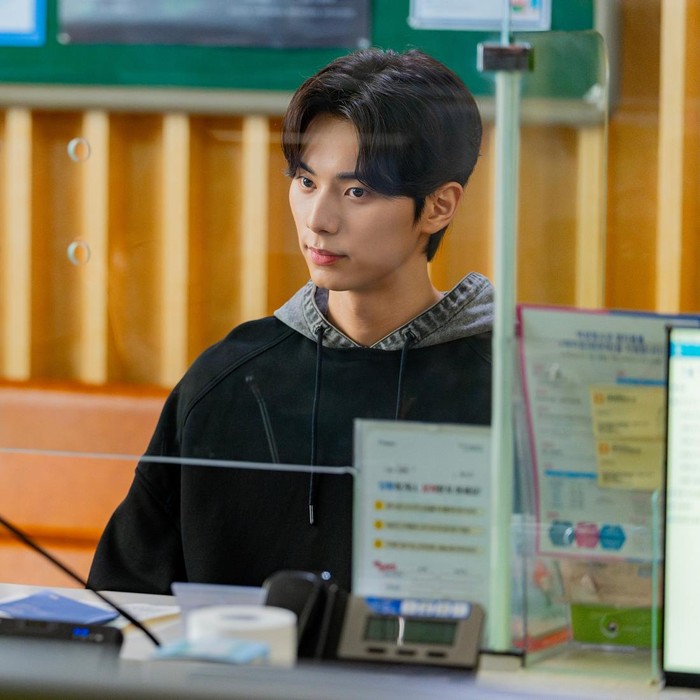 Dalam drama Cashero, Lee Chae Min dan Kang Han Na akan memainkan peran saudara antagonis yang tergabung menjadi anggota ‘Criminals Association’, organisasi yang memburu kekuatan para superhero.