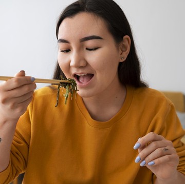 5 Makanan Tinggi Serat yang Bantu Ratakan Perut Buncit saat Liburan