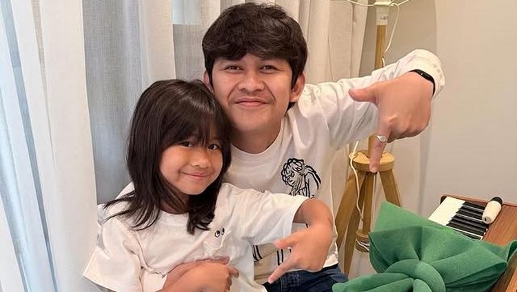 Momen Sang Putri Ultah ke-7&comma; Indra Jegel 'Agak Laen' Tulis Pesan Manis