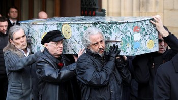 FOTO: Pemakaman Gary 'Mani' Mounfield The Stone Roses