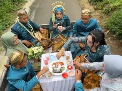 Viral Pengantin di Purwerejo, Naik Mobil Bak Terbuka tapi Konsepnya Mewah