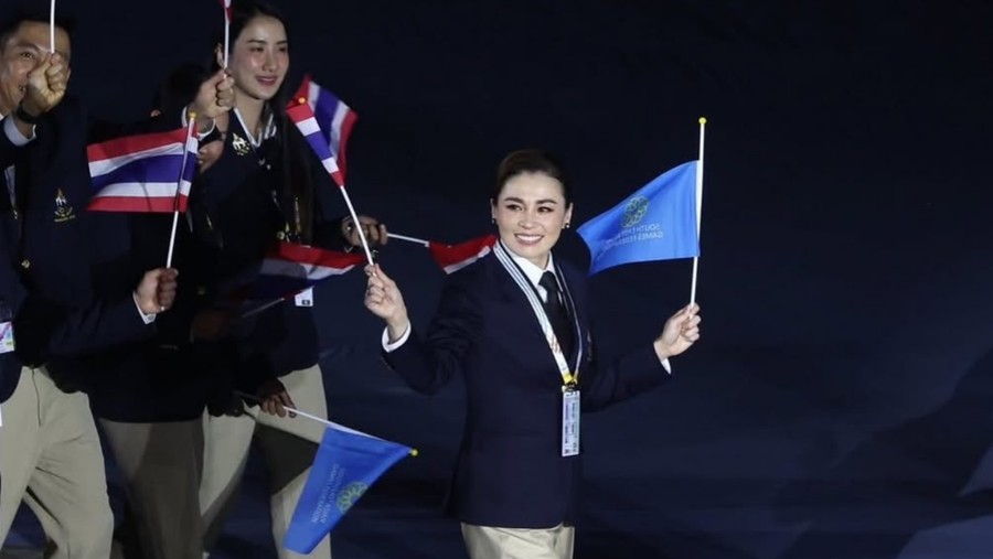 Ratu Suthida Bajrasudhabimalalakshana&comma; istri keempat Raja Thailand&period;