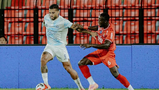 PSIM Jogja bermain imbang 1-1 lawan Persijap Jepara dalam pertandingan pekan ke-15 Super League 2025/2026 di Stadion Gelora Bumi Kartini, Selasa (23/12).