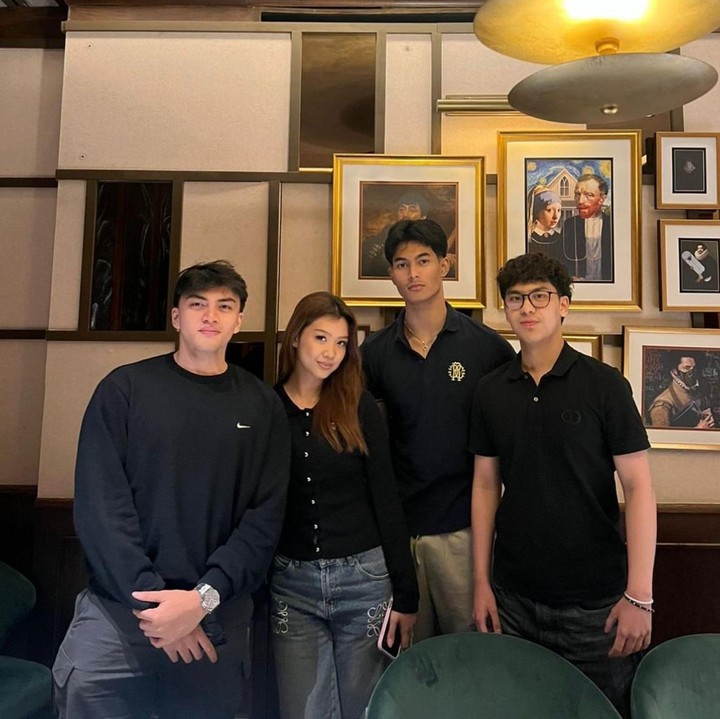 <p>Ketiga anak artis ini diketahui sebelumnya memang tak pernah saling dikenalkan, Bunda. Namun baru-baru ini, mereka justru terlihat <em>hangout</em> bersama. Gunawan Sudrajat pun membagikan momen tersebut melalui Instagramnya. "Dunia begitu sempit, anak anak tidak pernah diperkenalkan oleh orang tuanya tiba tiba mereka bisa berjumpa dan <em>hangout</em> bareng," tulis Gunawan. (Foto: Instagram @lala_gunawan_family)</p>