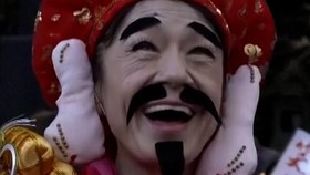 Gema Tawa Ribuan Orang saat Ritual Owarai Shinji di Jepang