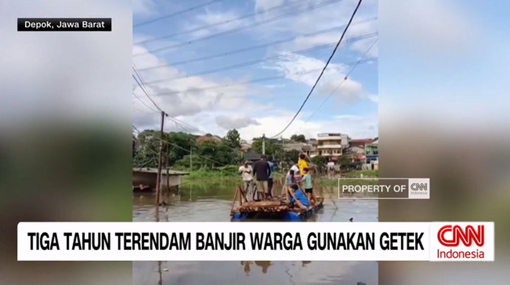 VIDEO: Sudah Tiga Tahun Terendam Banjir, Warga Depok Gunakan Getek