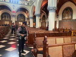 Video: Polda Metro Kerahkan Jibom-K9 Sterilisasi Gereja saat Natal