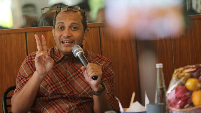 Wamenkum Eddy menjelaskan penangkapan tanpa izin pengadilan dalam KUHAP baru. 3 dari 9 upaya paksa tidak memerlukan izin, demi mencegah pelarian tersangka.