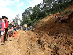 Longsor Terjadi di Jalan One-one Aceh Tengah, Warga Terjebak di Lokasi