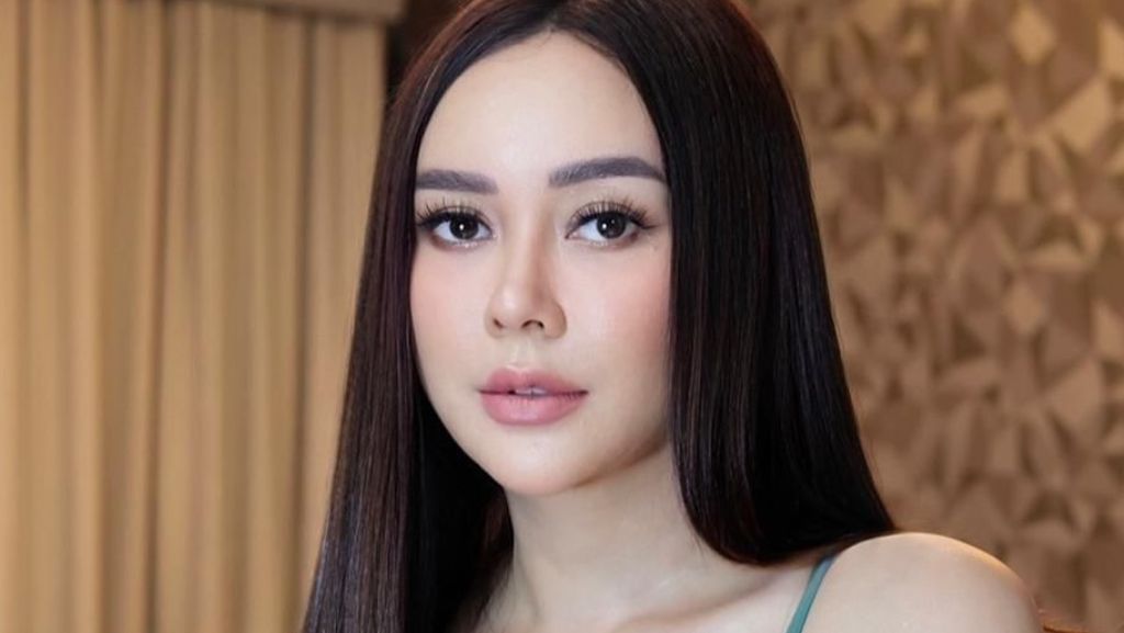 Aura Kasih Ogah Banyak Komen soal Rumor Selingkuhan Ridwan Kamil