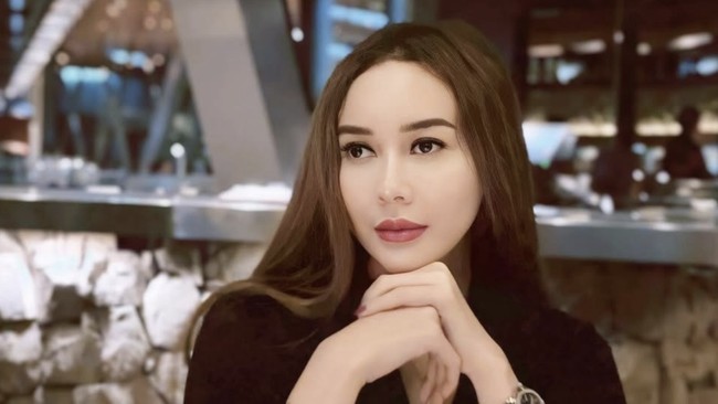 Vespa kuning milik Aura Kasih jadi sorotan setelah Lisa Mariana mengunggah foto serupa. Keduanya terlibat dalam perbincangan menarik di media sosial.