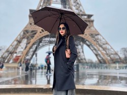 Naik Privat Jet-Tas Branded, 7 Potret Aura Kasih Liburan Keliling Eropa Jadi Sorotan