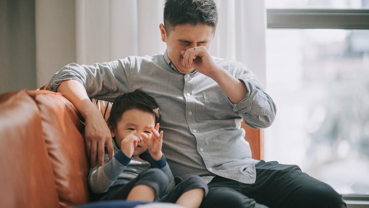 Ayah di Atas Usia 30 Lebih Sering Merasa Kelelahan dan Tertekan