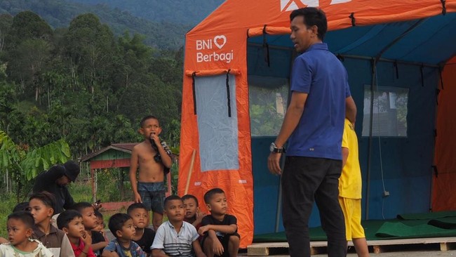 Tak hanya berfokus pada bantuan fisik dan logistik, BNI juga peduli terhadap pemulihan mental, serta kesejahteraan psikologis kelompok rentan seperti anak-anak.
