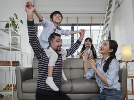 Saran Dokter Mengenai 9 Cara Membesarkan Anak agar Tumbuh Bahagia dan Sehat