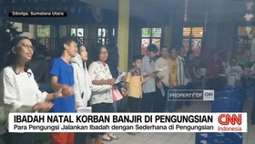 VIDEO: Ibadah Natal Korban Banjir di Pengungsian