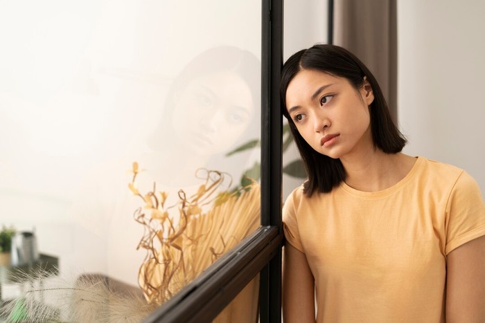 Mengganti self talk. Self-talk yang lebih lembut berkaitan dengan tingkat stres yang lebih rendah/ Foto: Freepik.com/Freepik