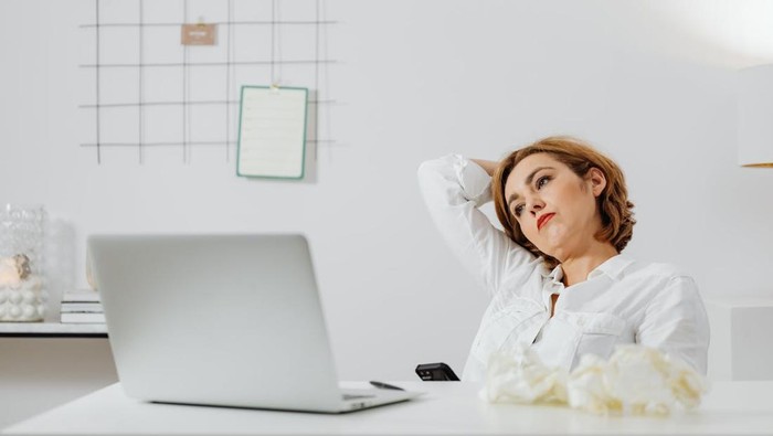 Jangan Dibiarkan Berlarut, 7 Kebiasaan Sederhana yang Membantumu Berhenti Overthinking