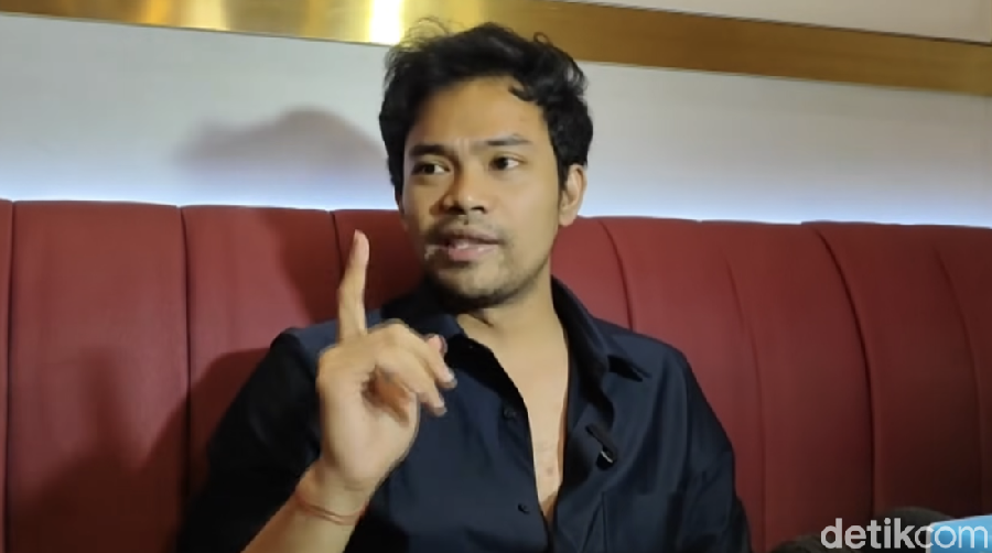 Insanul Fahmi pertama kali muncul ke publik usai mengaku nikahi siri Inara Rusli dan menduakan istri&comma; Wardatina Mawa&period;