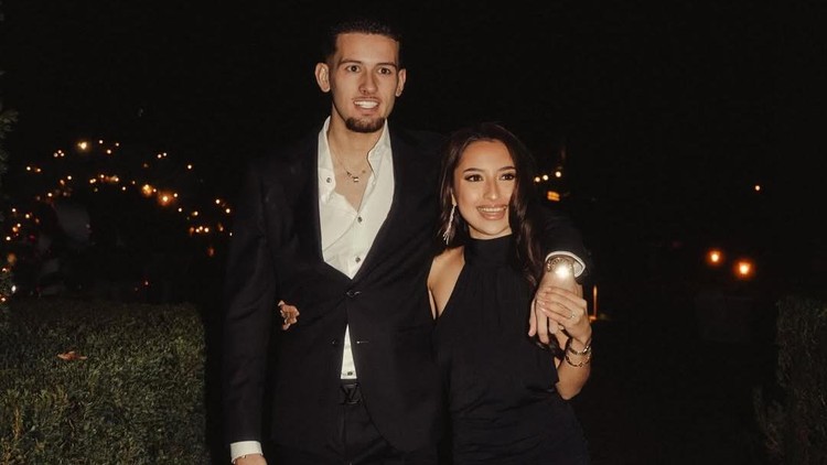 Justin Hubner melamar Jennifer Coppen&period;