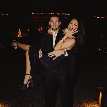 7 Potret Senyum Bahagia Jennifer Coppen Dilamar Justin Hubner Pakai Cincin Berlian