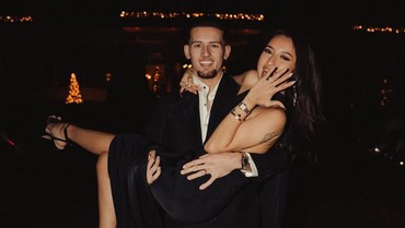 Mewah, Harga Cincin Lamaran Jennifer Coppen Diduga Capai Rp140 Juta