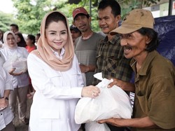 PIRA Berbagi Kasih di Hari Ibu 2025, Berbagi Sembako di Kolong Manggarai