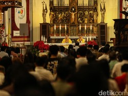 Video: Khidmatnya Misa Malam Natal di Gereja Katedral Jakarta
