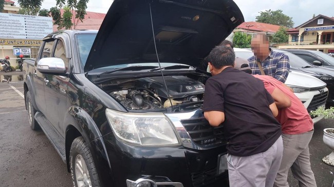 KPK menggeledah Kantor Kejaksaan Negeri HSU, rumah dinas Kajari HSU Albertinus Parlinggoman Napitupulu, dan rumah pribadi Kajari HSU di Jakarta Timur.