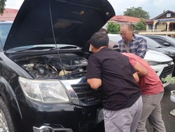 KPK Geledah Rumah-Kantor Kajari HSU, Sita Dokumen hingga Mobil