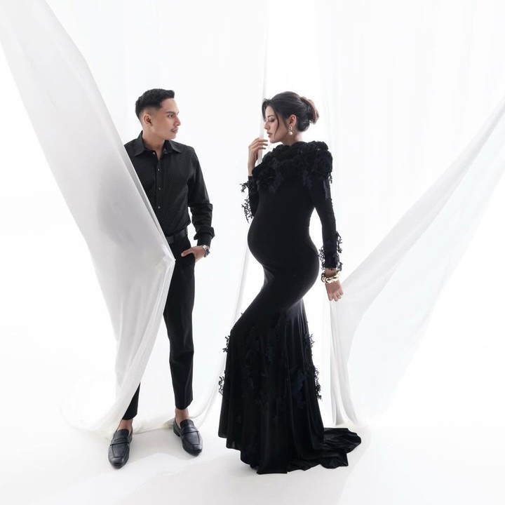 <p>Di&nbsp;masa kehamilannya yang sudah memasuki trimester 3, Susan dan suami mengaku semakin siap menyambut peran barunya sebagai orang tua. Ia juga bersyukur kondisinya dalam keadaan sehat begitu juga dengan janin yang ada di kandungannya. "Alhamdulillah sudah masuk trimester ketiga, sudah ready banget. Alhamdulillah semuanya berjalan dengan baik, lancar. Alhamdulillah akunya sehat, bayinya juga sehat. Doain ya," kata Susan Sameh dikutip dari laman<em> YouTube Insertlive</em>. Foto: Instagram @susansameeh</p>