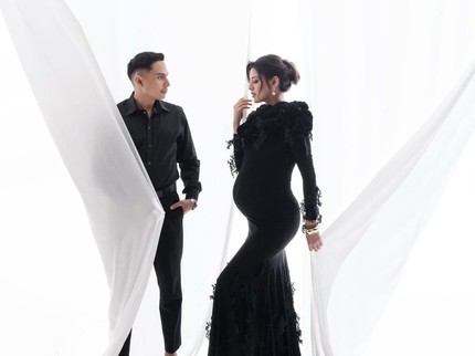 Potret Cantik Maternity Shoot Susan Sameh Bersama Suami Jelang Persalinan Pertama