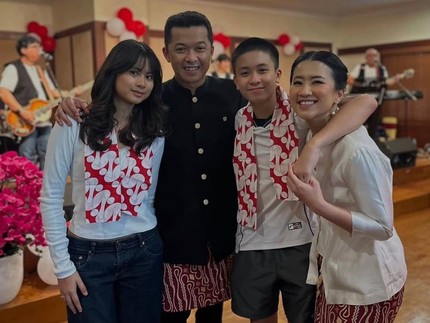 Momen Taufik Hidayat Bareng Keluarga, Anak dan Istri Curi Perhatian